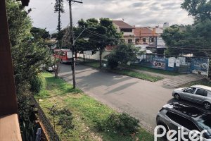 Casa à venda com 286m², 4 dormitórios, 1 suíte, 2 vagas, no bairro Tristeza em Porto Alegre