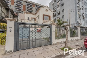 Casa à venda com 280m², 4 dormitórios, 2 suítes, 6 vagas, no bairro Cidade Baixa em Porto Alegre