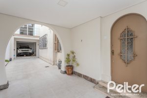 Casa à venda com 280m², 4 dormitórios, 2 suítes, 6 vagas, no bairro Cidade Baixa em Porto Alegre