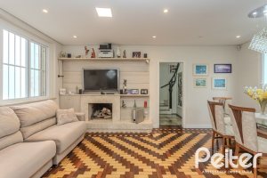Casa à venda com 280m², 4 dormitórios, 2 suítes, 6 vagas, no bairro Cidade Baixa em Porto Alegre