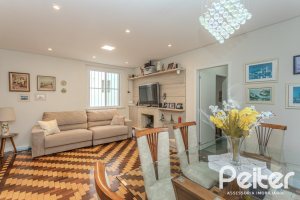 Casa à venda com 280m², 4 dormitórios, 2 suítes, 6 vagas, no bairro Cidade Baixa em Porto Alegre