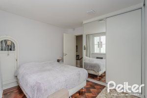 Casa à venda com 280m², 4 dormitórios, 2 suítes, 6 vagas, no bairro Cidade Baixa em Porto Alegre