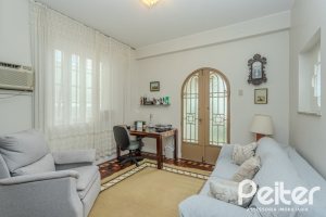Casa à venda com 280m², 4 dormitórios, 2 suítes, 6 vagas, no bairro Cidade Baixa em Porto Alegre