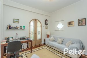 Casa à venda com 280m², 4 dormitórios, 2 suítes, 6 vagas, no bairro Cidade Baixa em Porto Alegre
