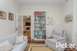 Casa à venda com 280m², 4 dormitórios, 2 suítes, 6 vagas, no bairro Cidade Baixa em Porto Alegre