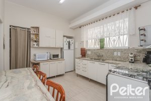Casa à venda com 280m², 4 dormitórios, 2 suítes, 6 vagas, no bairro Cidade Baixa em Porto Alegre