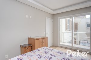Casa à venda com 280m², 4 dormitórios, 2 suítes, 6 vagas, no bairro Cidade Baixa em Porto Alegre
