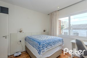 Casa à venda com 280m², 4 dormitórios, 2 suítes, 6 vagas, no bairro Cidade Baixa em Porto Alegre