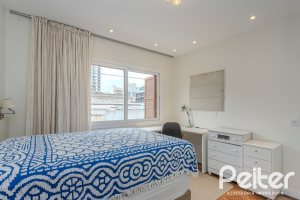 Casa à venda com 280m², 4 dormitórios, 2 suítes, 6 vagas, no bairro Cidade Baixa em Porto Alegre