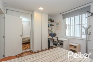 Casa à venda com 280m², 4 dormitórios, 2 suítes, 6 vagas, no bairro Cidade Baixa em Porto Alegre