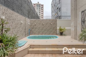 Casa à venda com 280m², 4 dormitórios, 2 suítes, 6 vagas, no bairro Cidade Baixa em Porto Alegre