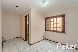 Casa à venda com 396m², 4 dormitórios, 1 suíte, 5 vagas, no bairro Tristeza em Porto Alegre