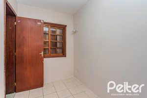 Casa à venda com 396m², 4 dormitórios, 1 suíte, 5 vagas, no bairro Tristeza em Porto Alegre