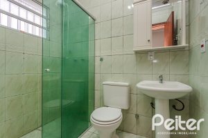 Casa à venda com 396m², 4 dormitórios, 1 suíte, 5 vagas, no bairro Tristeza em Porto Alegre