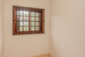 Casa à venda com 396m², 4 dormitórios, 1 suíte, 5 vagas, no bairro Tristeza em Porto Alegre