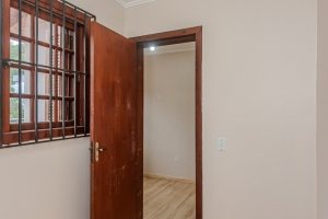 Casa à venda com 396m², 4 dormitórios, 1 suíte, 5 vagas, no bairro Tristeza em Porto Alegre