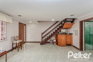 Casa à venda com 396m², 4 dormitórios, 1 suíte, 5 vagas, no bairro Tristeza em Porto Alegre