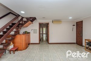 Casa à venda com 396m², 4 dormitórios, 1 suíte, 5 vagas, no bairro Tristeza em Porto Alegre