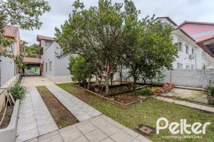Casa à venda com 396m², 4 dormitórios, 1 suíte, 5 vagas, no bairro Tristeza em Porto Alegre