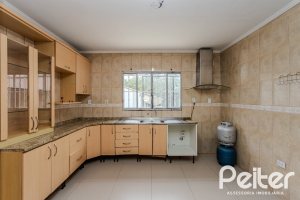 Casa à venda com 396m², 4 dormitórios, 1 suíte, 5 vagas, no bairro Tristeza em Porto Alegre