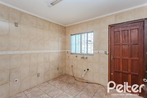 Casa à venda com 396m², 4 dormitórios, 1 suíte, 5 vagas, no bairro Tristeza em Porto Alegre