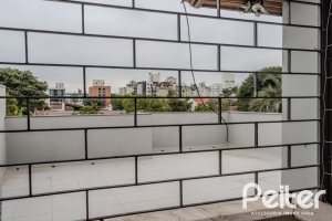 Casa à venda com 396m², 4 dormitórios, 1 suíte, 5 vagas, no bairro Tristeza em Porto Alegre