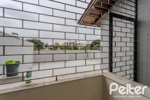 Casa à venda com 396m², 4 dormitórios, 1 suíte, 5 vagas, no bairro Tristeza em Porto Alegre