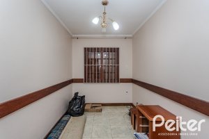 Casa à venda com 396m², 4 dormitórios, 1 suíte, 5 vagas, no bairro Tristeza em Porto Alegre