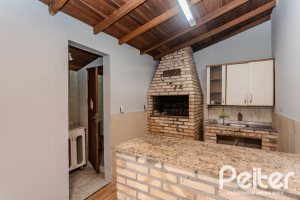Casa à venda com 396m², 4 dormitórios, 1 suíte, 5 vagas, no bairro Tristeza em Porto Alegre