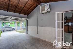 Casa à venda com 396m², 4 dormitórios, 1 suíte, 5 vagas, no bairro Tristeza em Porto Alegre