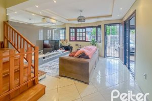 Casa à venda com 150m², 3 dormitórios, 1 suíte, 3 vagas, no bairro Espírito Santo em Porto Alegre