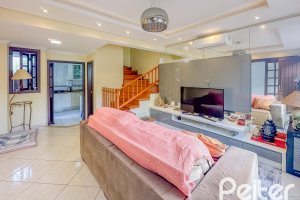 Casa à venda com 150m², 3 dormitórios, 1 suíte, 3 vagas, no bairro Espírito Santo em Porto Alegre