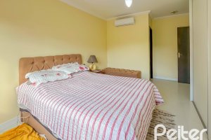 Casa à venda com 150m², 3 dormitórios, 1 suíte, 3 vagas, no bairro Espírito Santo em Porto Alegre