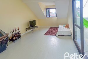 Casa à venda com 150m², 3 dormitórios, 1 suíte, 3 vagas, no bairro Espírito Santo em Porto Alegre