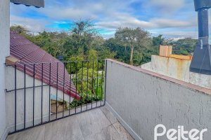 Casa à venda com 150m², 3 dormitórios, 1 suíte, 3 vagas, no bairro Espírito Santo em Porto Alegre