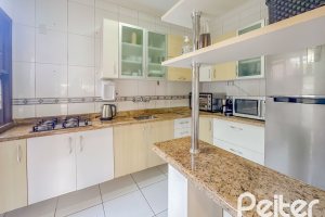 Casa à venda com 150m², 3 dormitórios, 1 suíte, 3 vagas, no bairro Espírito Santo em Porto Alegre
