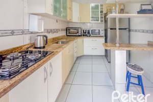 Casa à venda com 150m², 3 dormitórios, 1 suíte, 3 vagas, no bairro Espírito Santo em Porto Alegre
