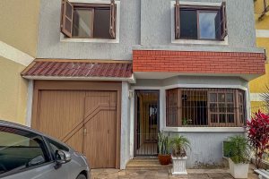 Casa à venda com 150m², 3 dormitórios, 1 suíte, 3 vagas, no bairro Espírito Santo em Porto Alegre