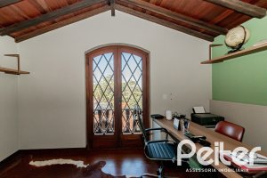 Casa à venda com 433m², 4 dormitórios, 1 suíte, 8 vagas, no bairro Vila Assunção em Porto Alegre