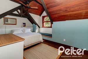 Casa à venda com 433m², 4 dormitórios, 1 suíte, 8 vagas, no bairro Vila Assunção em Porto Alegre