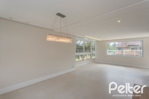 Casa à venda com 152m², 3 dormitórios, 1 suíte, 2 vagas, no bairro Tristeza em Porto Alegre