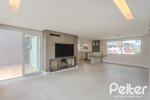 Casa à venda com 152m², 3 dormitórios, 1 suíte, 2 vagas, no bairro Tristeza em Porto Alegre