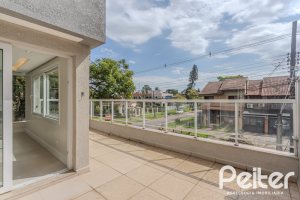 Casa à venda com 152m², 3 dormitórios, 1 suíte, 2 vagas, no bairro Tristeza em Porto Alegre