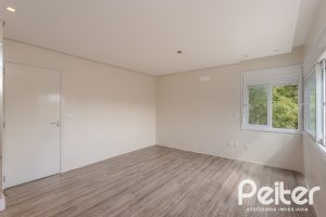 Casa à venda com 152m², 3 dormitórios, 1 suíte, 2 vagas, no bairro Tristeza em Porto Alegre