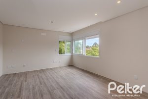 Casa à venda com 152m², 3 dormitórios, 1 suíte, 2 vagas, no bairro Tristeza em Porto Alegre