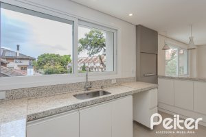 Casa à venda com 152m², 3 dormitórios, 1 suíte, 2 vagas, no bairro Tristeza em Porto Alegre