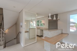Casa à venda com 152m², 3 dormitórios, 1 suíte, 2 vagas, no bairro Tristeza em Porto Alegre
