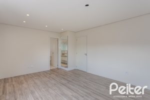 Casa à venda com 152m², 3 dormitórios, 1 suíte, 2 vagas, no bairro Tristeza em Porto Alegre