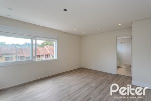 Casa à venda com 152m², 3 dormitórios, 1 suíte, 2 vagas, no bairro Tristeza em Porto Alegre