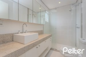 Casa à venda com 152m², 3 dormitórios, 1 suíte, 2 vagas, no bairro Tristeza em Porto Alegre